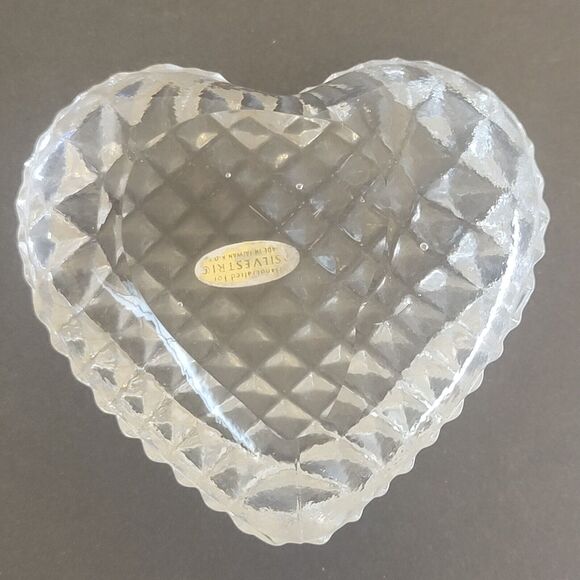 Handcrafted For Silvestri Glass Heart Shape Paperweight - Picture 4 of 8